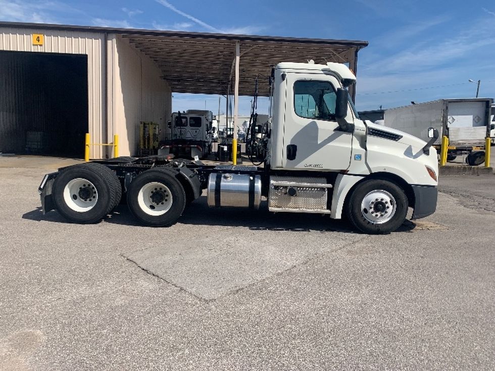 Day Cab Tractor-Heavy Duty Tractors-Freightliner-2019-T12664ST-Nashville-TN-289,495\n\t\tmiles-$ 48,750 - Image 8