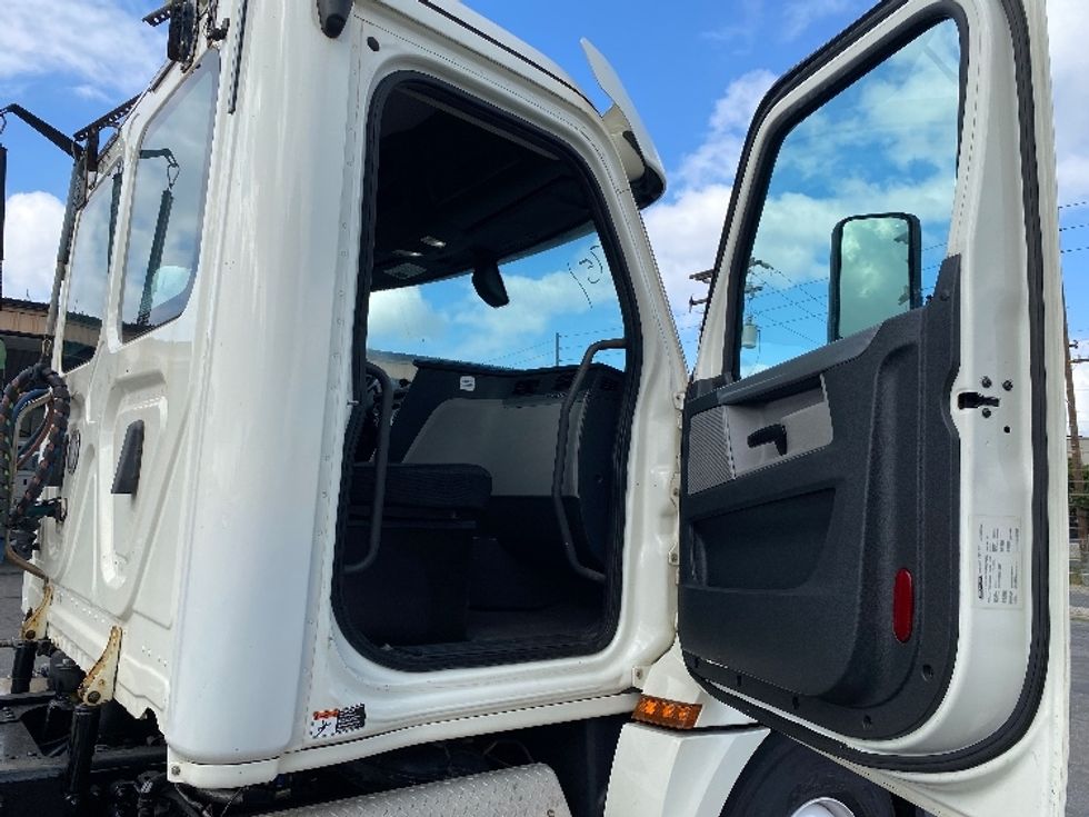 Day Cab Tractor-Heavy Duty Tractors-Freightliner-2019-T12664ST-National City-CA-136,915\n\t\tmiles-$ 58,750 - Image 12