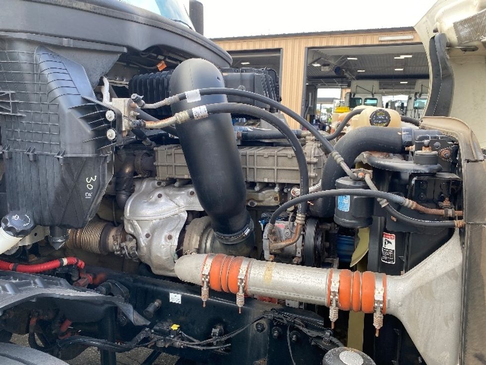 Day Cab Tractor-Heavy Duty Tractors-Freightliner-2019-T12664ST-National City-CA-136,915\n\t\tmiles-$ 58,750 - Image 15