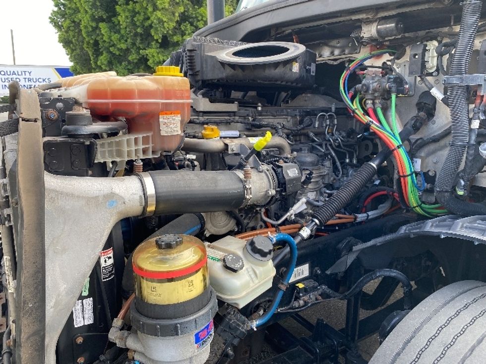 Day Cab Tractor-Heavy Duty Tractors-Freightliner-2019-T12664ST-National City-CA-136,915\n\t\tmiles-$ 58,750 - Image 16