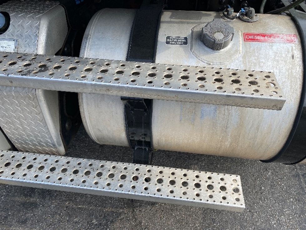 Day Cab Tractor-Heavy Duty Tractors-Freightliner-2019-T12664ST-National City-CA-136,915\n\t\tmiles-$ 58,750 - Image 17