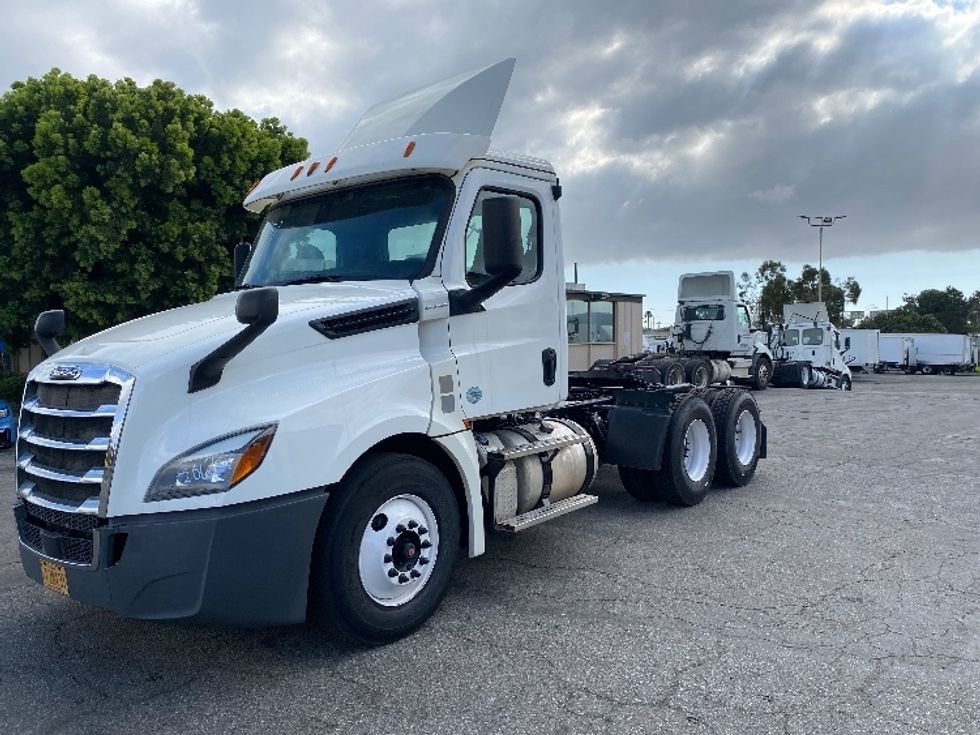Day Cab Tractor-Heavy Duty Tractors-Freightliner-2019-T12664ST-National City-CA-136,915\n\t\tmiles-$ 58,750 - Image 3