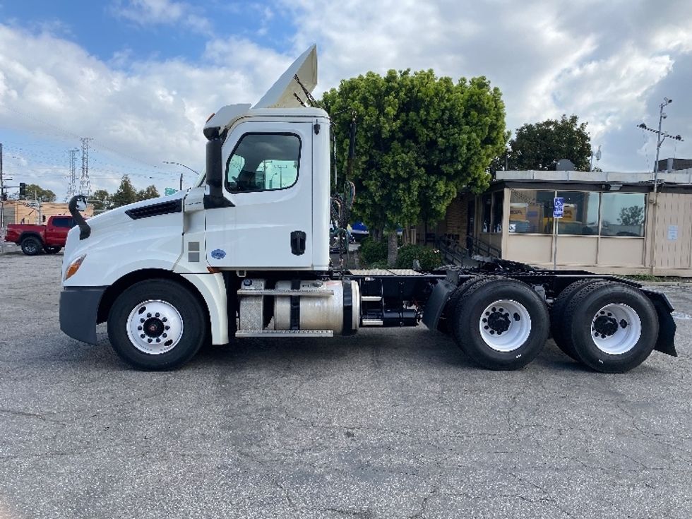 Day Cab Tractor-Heavy Duty Tractors-Freightliner-2019-T12664ST-National City-CA-136,915\n\t\tmiles-$ 58,750 - Image 4