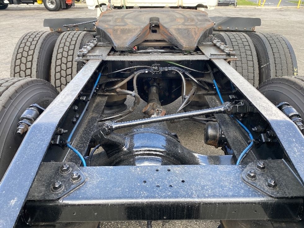 Day Cab Tractor-Heavy Duty Tractors-Freightliner-2019-T12664ST-National City-CA-136,915\n\t\tmiles-$ 58,750 - Image 6