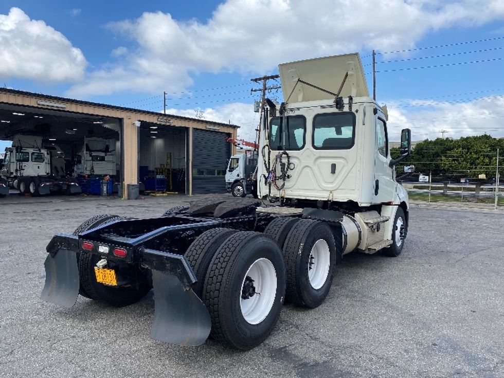 Day Cab Tractor-Heavy Duty Tractors-Freightliner-2019-T12664ST-National City-CA-136,915\n\t\tmiles-$ 58,750 - Image 7