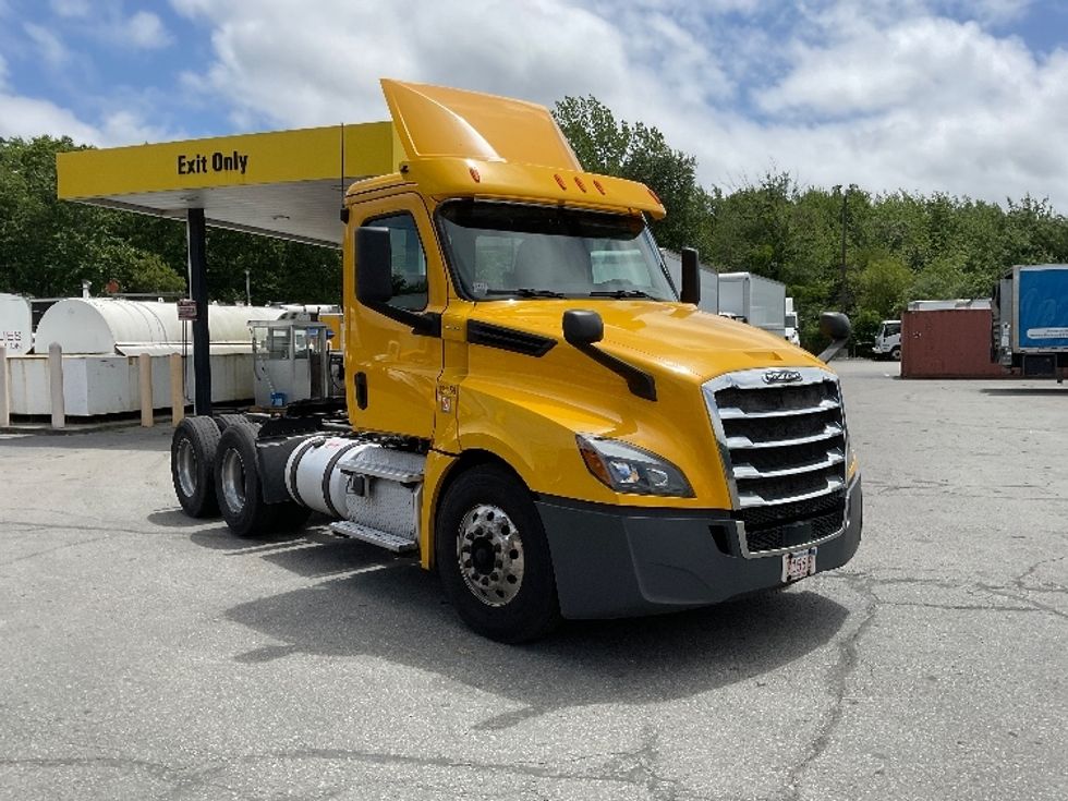 Day Cab Tractor-Heavy Duty Tractors-Freightliner-2019-T12664ST-New Bedford-MA-344,516\n\t\tmiles-$ 51,500 - Image 1