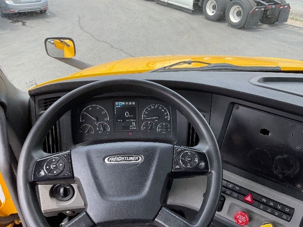 Day Cab Tractor-Heavy Duty Tractors-Freightliner-2019-T12664ST-New Bedford-MA-344,516\n\t\tmiles-$ 51,500 - Image 11