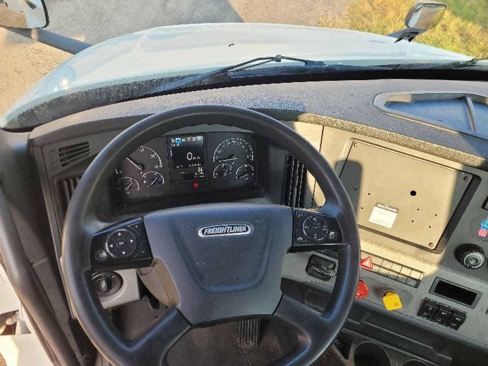 Day Cab Tractor-Heavy Duty Tractors-Freightliner-2019-T12664ST-New Bedford-MA-503,852\n\t\tmiles-$ 34,500 - Image 11