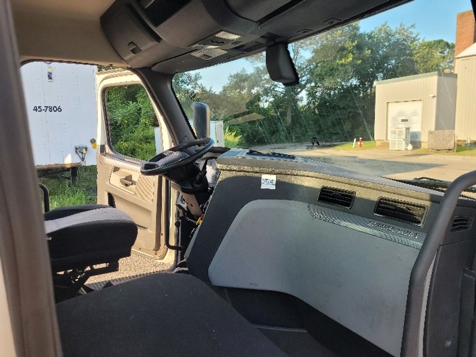 Day Cab Tractor-Heavy Duty Tractors-Freightliner-2019-T12664ST-New Bedford-MA-503,852\n\t\tmiles-$ 34,500 - Image 13