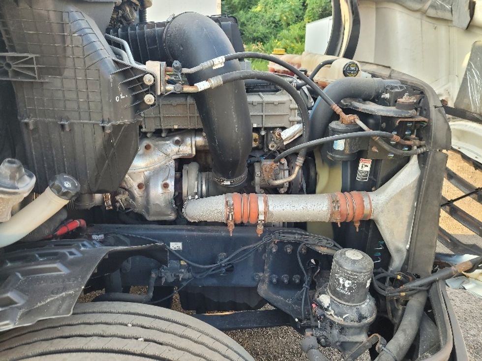 Day Cab Tractor-Heavy Duty Tractors-Freightliner-2019-T12664ST-New Bedford-MA-503,852\n\t\tmiles-$ 34,500 - Image 15