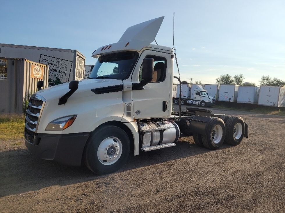 Day Cab Tractor-Heavy Duty Tractors-Freightliner-2019-T12664ST-New Bedford-MA-503,852\n\t\tmiles-$ 34,500 - Image 3