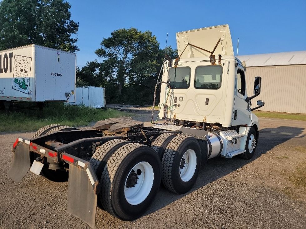 Day Cab Tractor-Heavy Duty Tractors-Freightliner-2019-T12664ST-New Bedford-MA-503,852\n\t\tmiles-$ 34,500 - Image 7