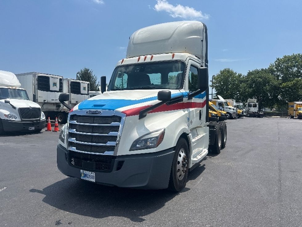 Day Cab Tractor-Heavy Duty Tractors-Freightliner-2019-T12664ST-New Castle-DE-420,393\n\t\tmiles-$ 44,250 - Image 3