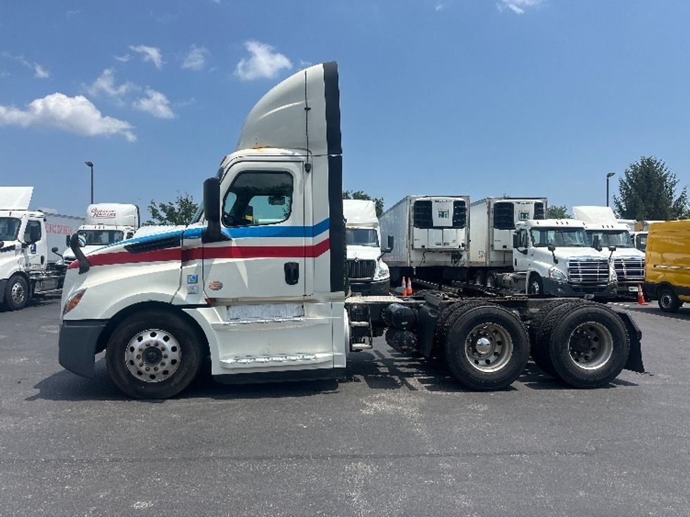 Day Cab Tractor-Heavy Duty Tractors-Freightliner-2019-T12664ST-New Castle-DE-420,393\n\t\tmiles-$ 44,250 - Image 4