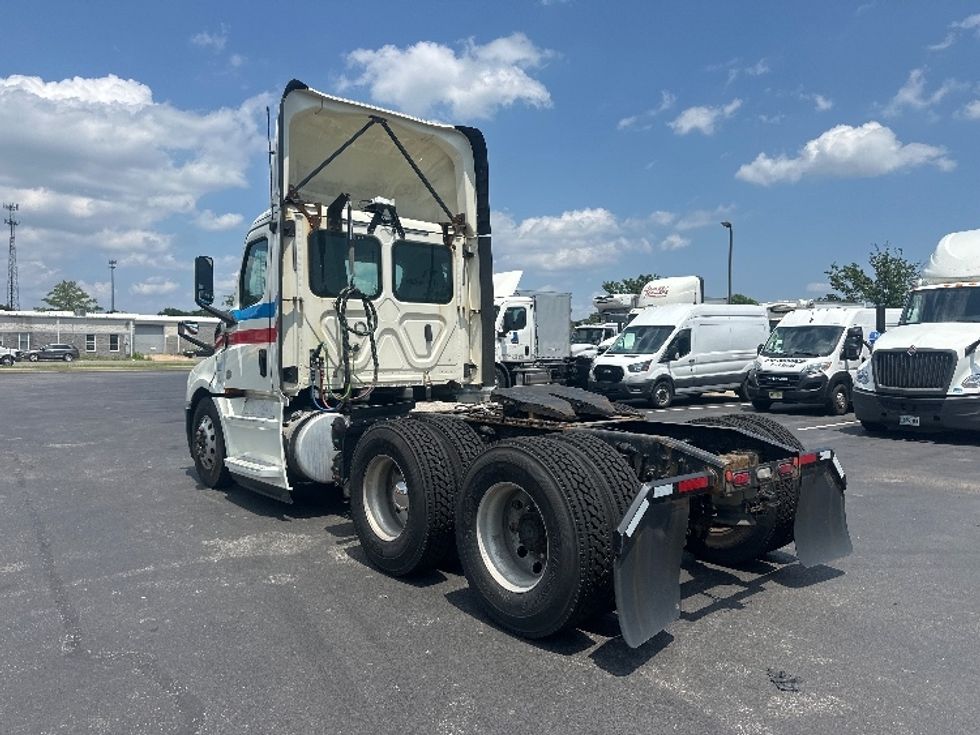 Day Cab Tractor-Heavy Duty Tractors-Freightliner-2019-T12664ST-New Castle-DE-420,393\n\t\tmiles-$ 44,250 - Image 5