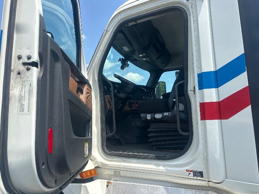 Day Cab Tractor-Heavy Duty Tractors-Freightliner-2019-T12664ST-New Castle-DE-420,393\n\t\tmiles-$ 44,250 - Image 9