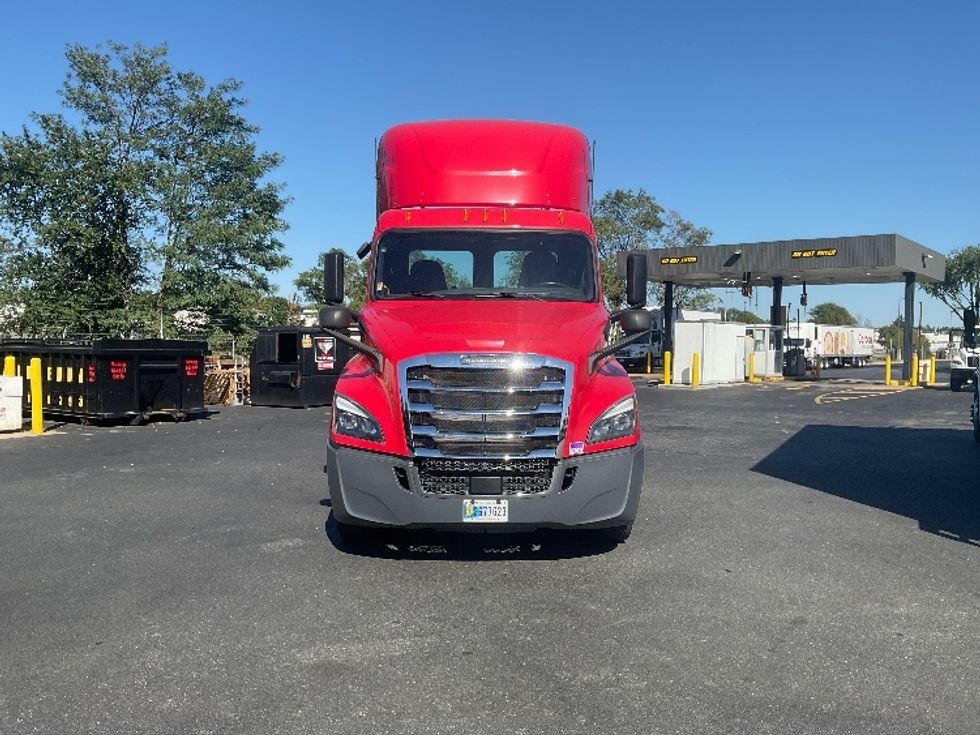 Day Cab Tractor-Heavy Duty Tractors-Freightliner-2019-T12664ST-New Castle-DE-571,416\n\t\tmiles-$ 30,500 - Image 2