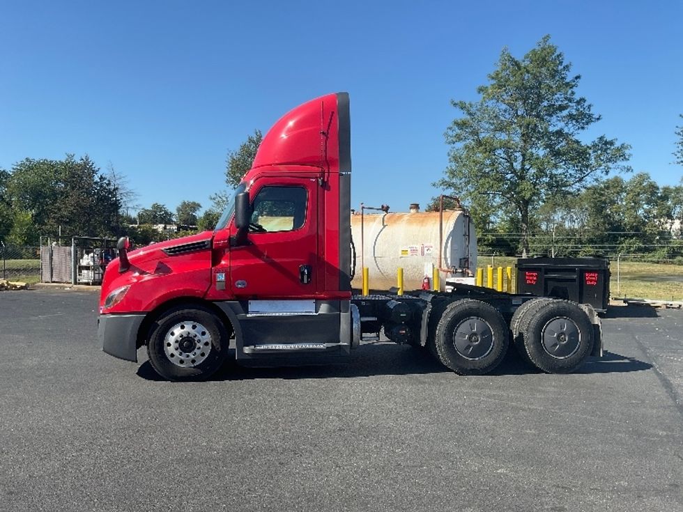Day Cab Tractor-Heavy Duty Tractors-Freightliner-2019-T12664ST-New Castle-DE-571,416\n\t\tmiles-$ 30,500 - Image 4