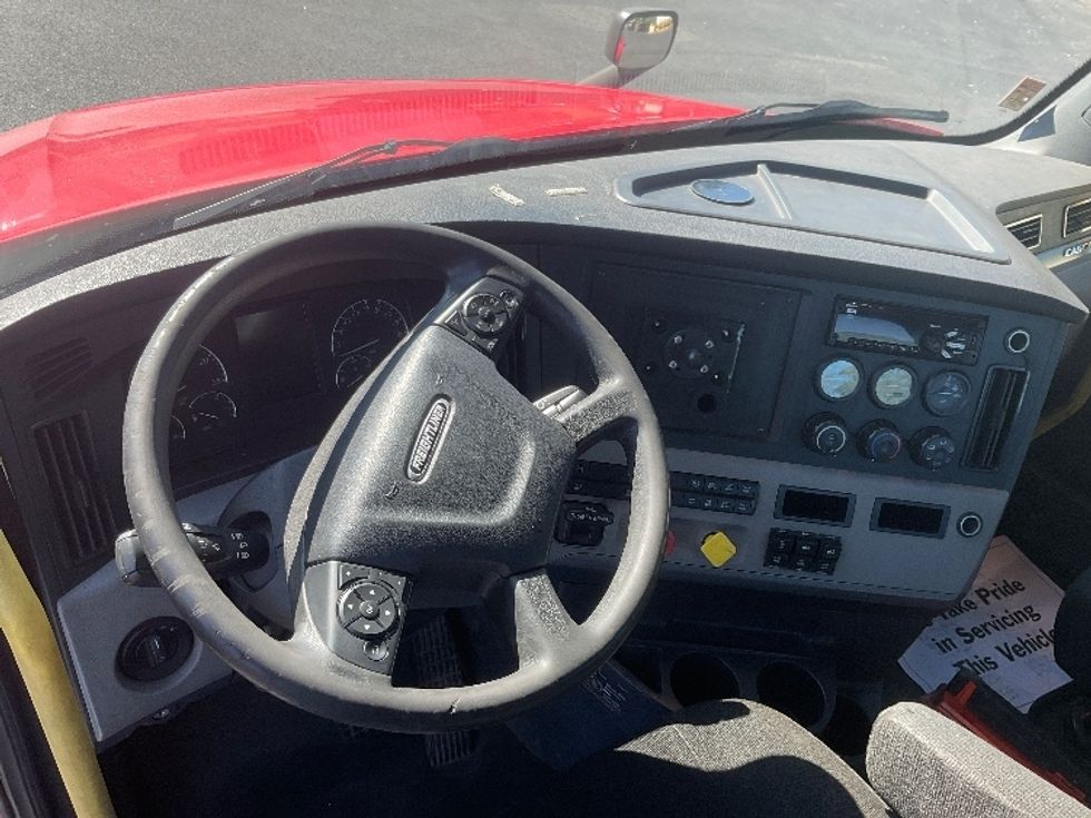 Day Cab Tractor-Heavy Duty Tractors-Freightliner-2019-T12664ST-New Castle-DE-571,498\n\t\tmiles-$ 31,500 - Image 11