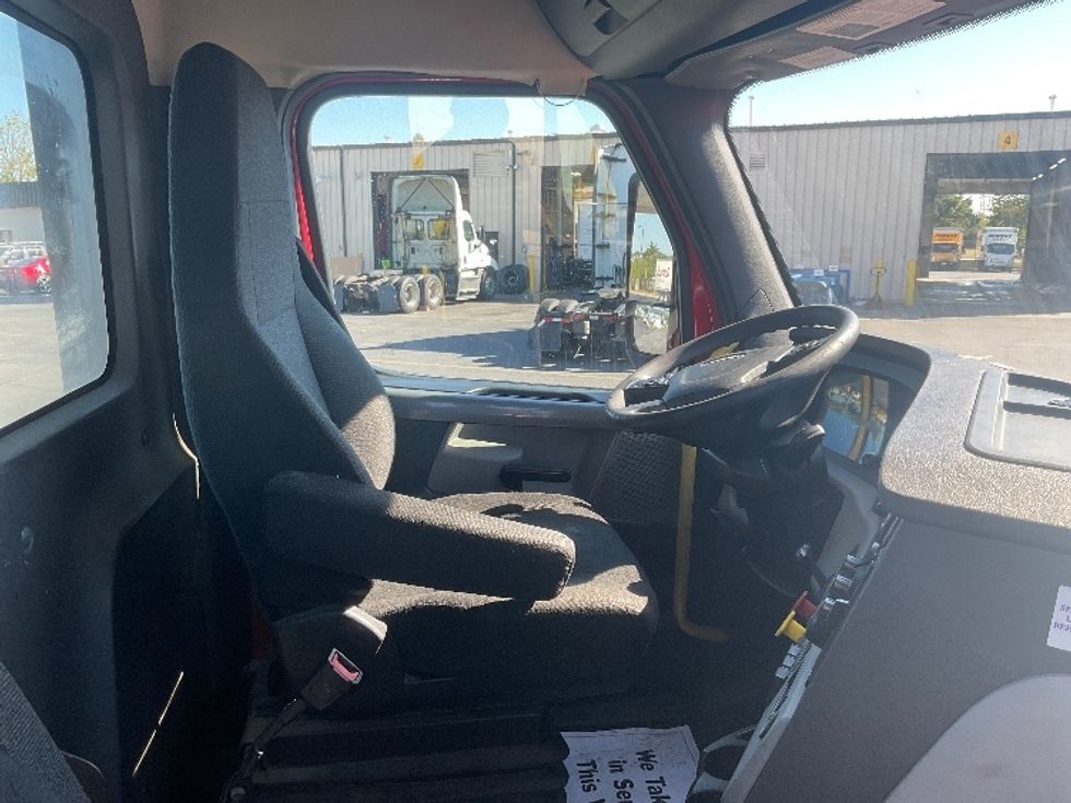 Day Cab Tractor-Heavy Duty Tractors-Freightliner-2019-T12664ST-New Castle-DE-571,498\n\t\tmiles-$ 31,500 - Image 14