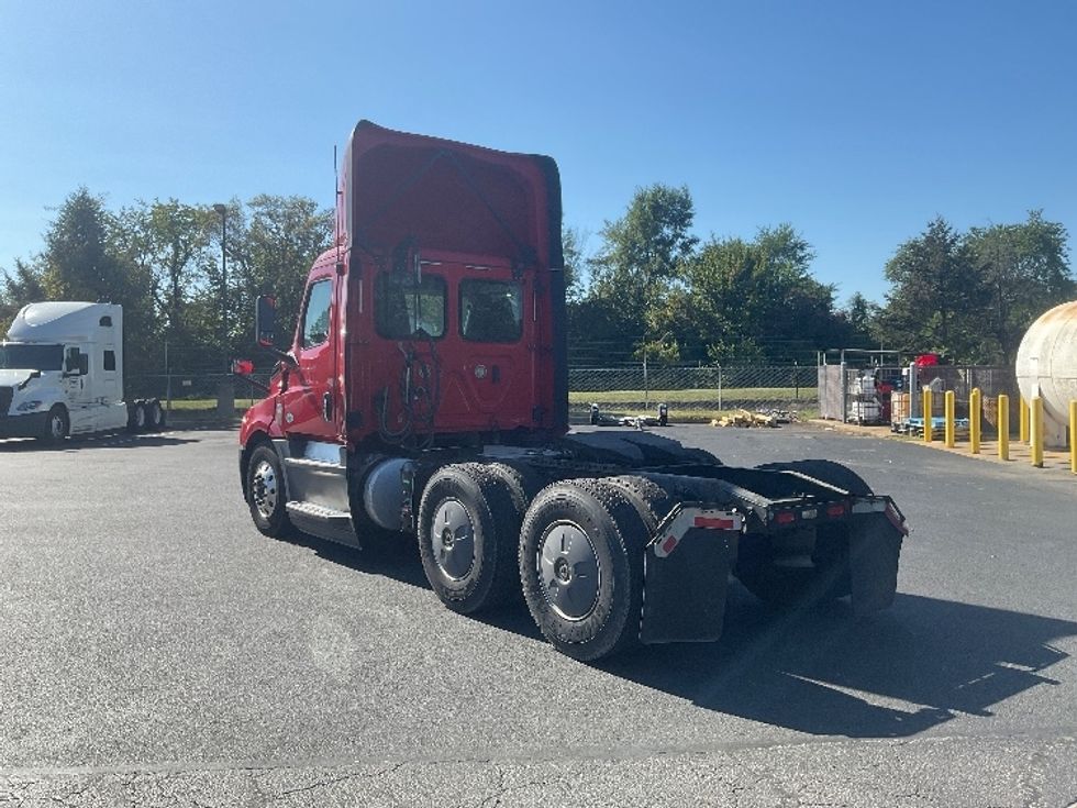 Day Cab Tractor-Heavy Duty Tractors-Freightliner-2019-T12664ST-New Castle-DE-571,498\n\t\tmiles-$ 31,500 - Image 5