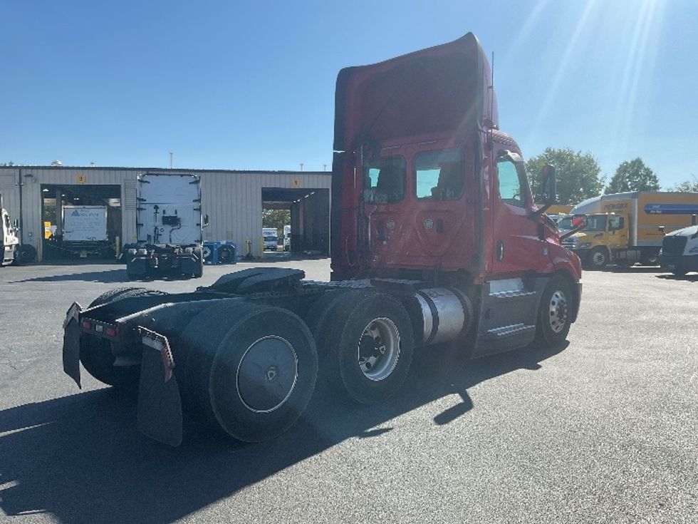 Day Cab Tractor-Heavy Duty Tractors-Freightliner-2019-T12664ST-New Castle-DE-571,498\n\t\tmiles-$ 31,500 - Image 7