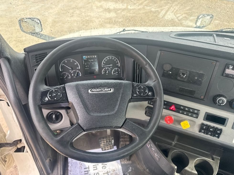 Day Cab Tractor-Heavy Duty Tractors-Freightliner-2019-T12664ST-Newark-OH-318,906\n\t\tmiles-$ 53,250 - Image 11