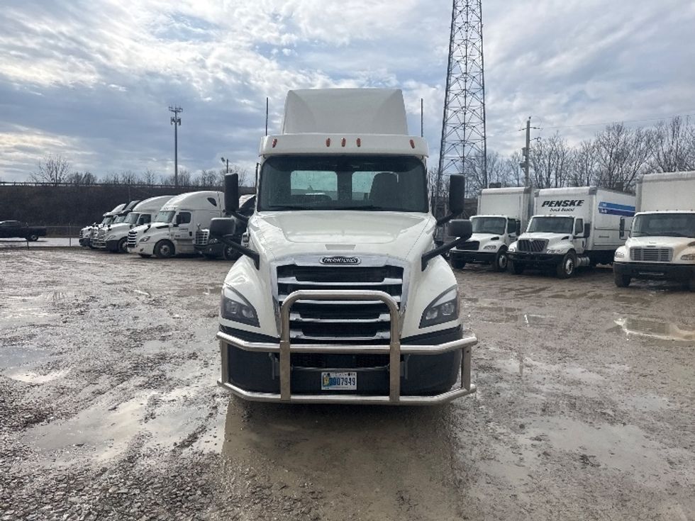 Day Cab Tractor-Heavy Duty Tractors-Freightliner-2019-T12664ST-Newark-OH-318,906\n\t\tmiles-$ 53,250 - Image 2