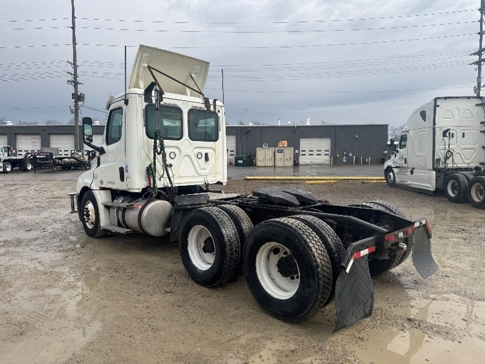 Day Cab Tractor-Heavy Duty Tractors-Freightliner-2019-T12664ST-Newark-OH-318,906\n\t\tmiles-$ 53,250 - Image 5