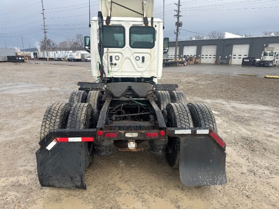 Day Cab Tractor-Heavy Duty Tractors-Freightliner-2019-T12664ST-Newark-OH-318,906\n\t\tmiles-$ 53,250 - Image 6