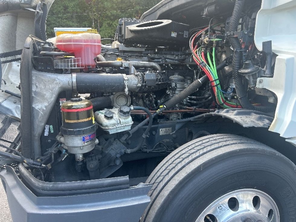 Day Cab Tractor-Heavy Duty Tractors-Freightliner-2019-T12664ST-Norcross-GA-309,622\n\t\tmiles-$ 47,750 - Image 16