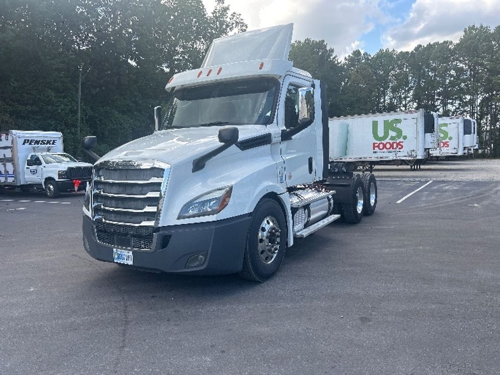Day Cab Tractor-Heavy Duty Tractors-Freightliner-2019-T12664ST-Norcross-GA-309,622\n\t\tmiles-$ 47,750 - Image 3