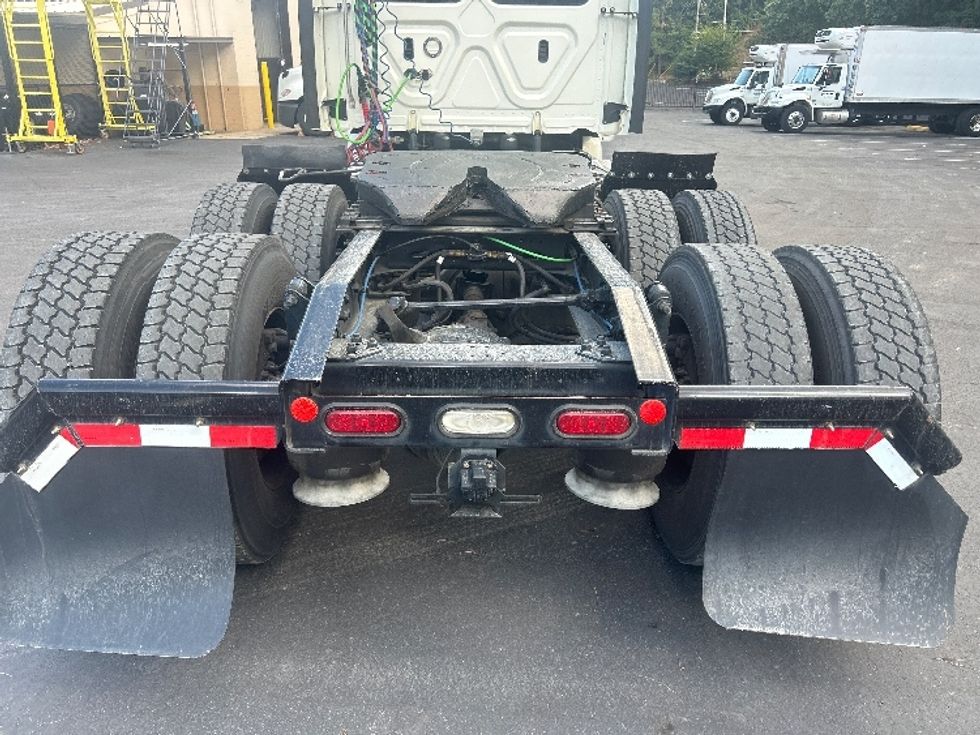 Day Cab Tractor-Heavy Duty Tractors-Freightliner-2019-T12664ST-Norcross-GA-309,622\n\t\tmiles-$ 47,750 - Image 6