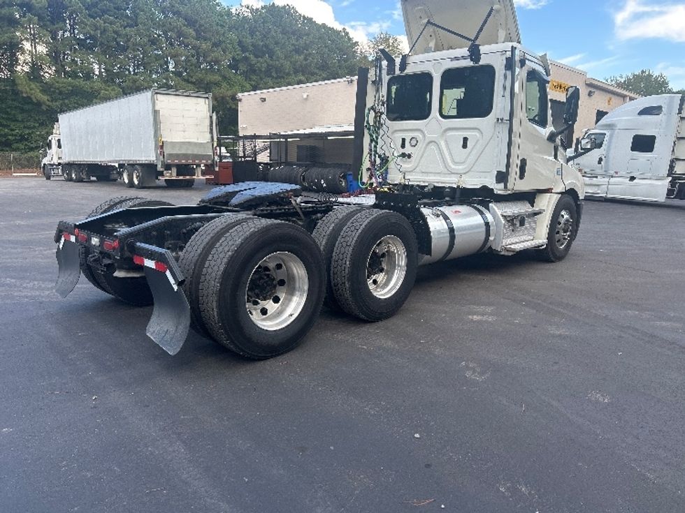 Day Cab Tractor-Heavy Duty Tractors-Freightliner-2019-T12664ST-Norcross-GA-309,622\n\t\tmiles-$ 47,750 - Image 7