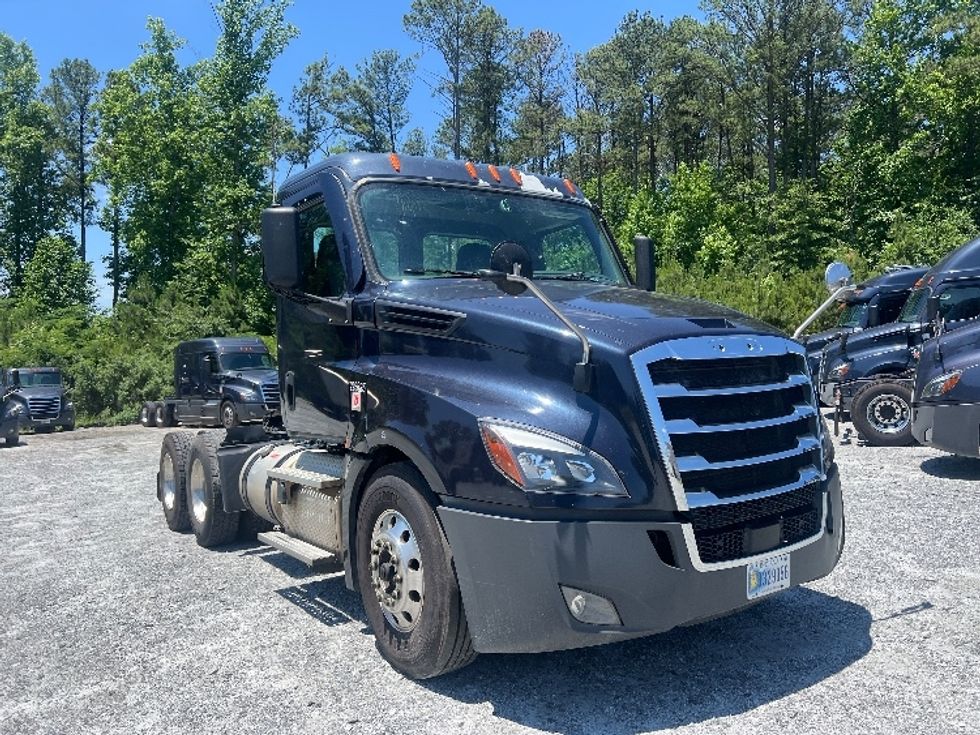 Day Cab Tractor-Heavy Duty Tractors-Freightliner-2019-T12664ST-Norcross-GA-440,088\n\t\tmiles-$ 46,500 - Image 1