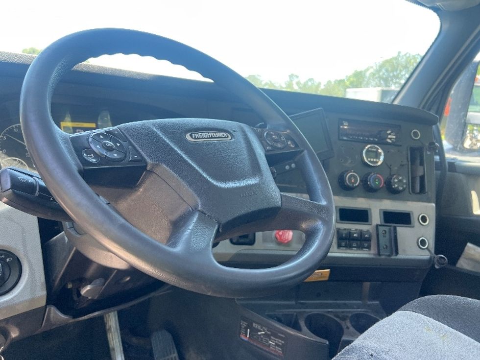 Day Cab Tractor-Heavy Duty Tractors-Freightliner-2019-T12664ST-Norcross-GA-440,088\n\t\tmiles-$ 46,500 - Image 10