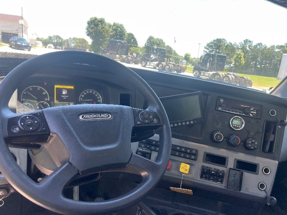 Day Cab Tractor-Heavy Duty Tractors-Freightliner-2019-T12664ST-Norcross-GA-440,088\n\t\tmiles-$ 46,500 - Image 11