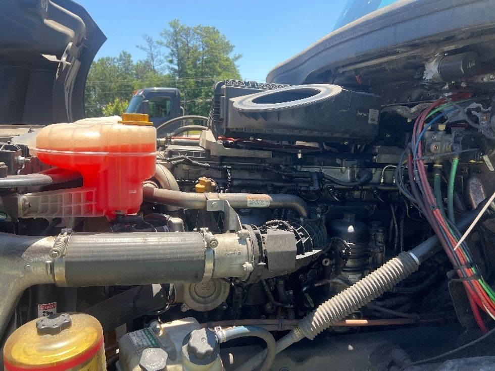 Day Cab Tractor-Heavy Duty Tractors-Freightliner-2019-T12664ST-Norcross-GA-440,088\n\t\tmiles-$ 46,500 - Image 16