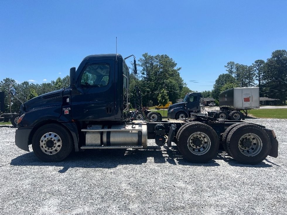 Day Cab Tractor-Heavy Duty Tractors-Freightliner-2019-T12664ST-Norcross-GA-440,088\n\t\tmiles-$ 46,500 - Image 4