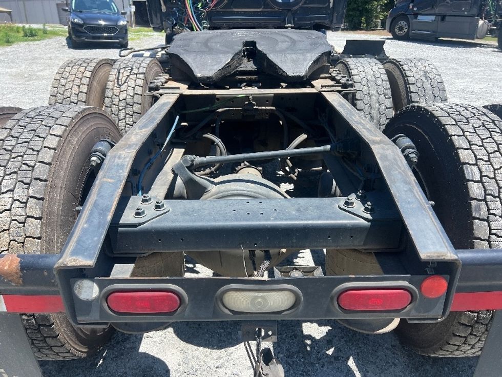 Day Cab Tractor-Heavy Duty Tractors-Freightliner-2019-T12664ST-Norcross-GA-440,088\n\t\tmiles-$ 46,500 - Image 6