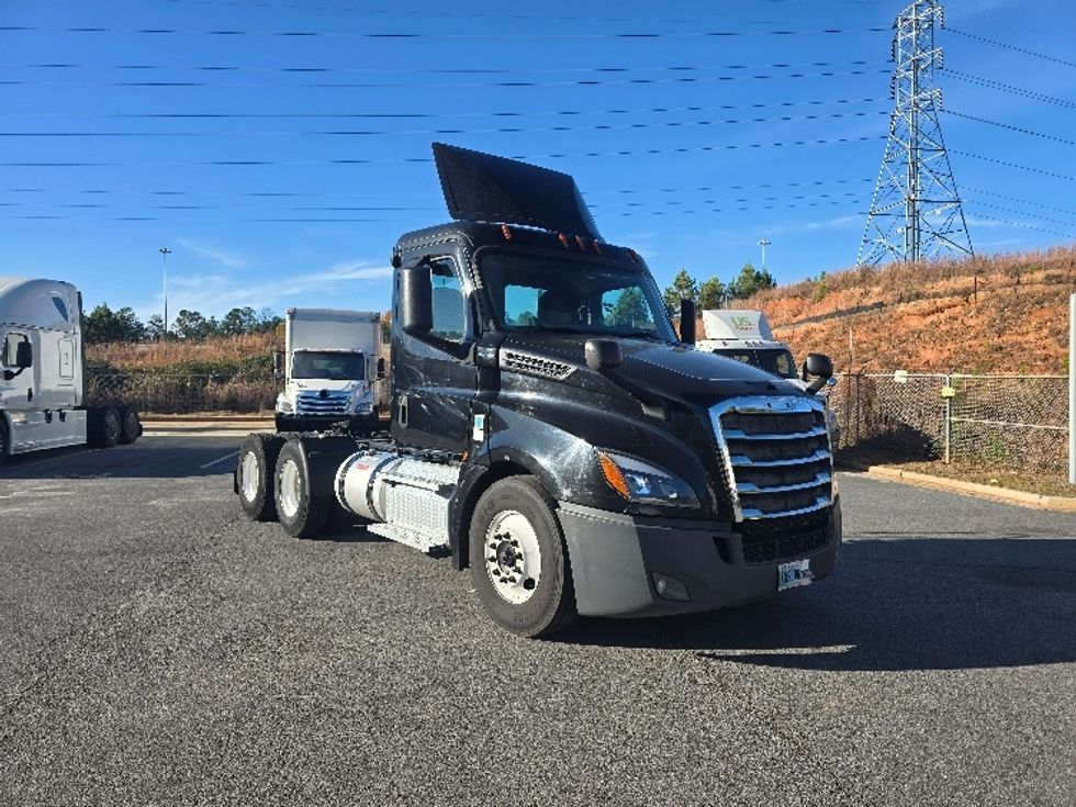 Day Cab Tractor-Heavy Duty Tractors-Freightliner-2019-T12664ST-Norcross-GA-482,379\n\t\tmiles-$ 39,000 - Image 1