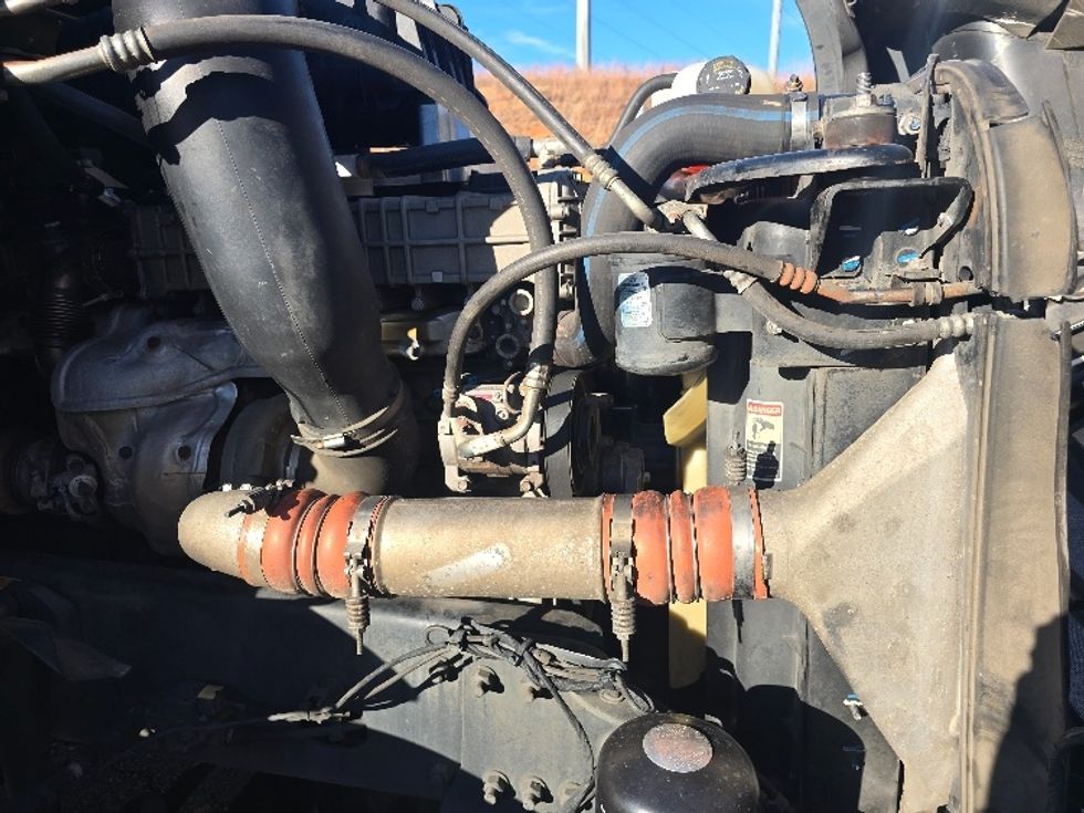 Day Cab Tractor-Heavy Duty Tractors-Freightliner-2019-T12664ST-Norcross-GA-482,379\n\t\tmiles-$ 39,000 - Image 15