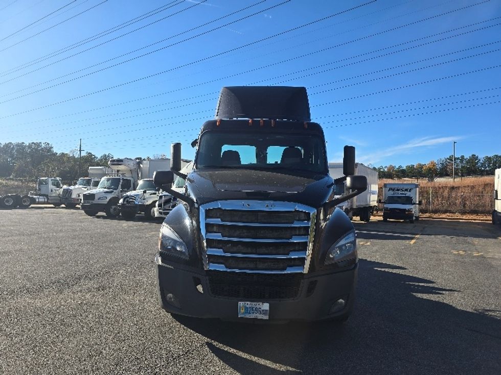 Day Cab Tractor-Heavy Duty Tractors-Freightliner-2019-T12664ST-Norcross-GA-482,379\n\t\tmiles-$ 39,000 - Image 2