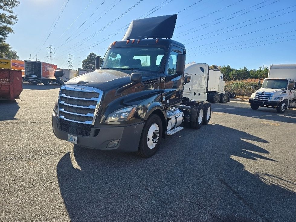 Day Cab Tractor-Heavy Duty Tractors-Freightliner-2019-T12664ST-Norcross-GA-482,379\n\t\tmiles-$ 39,000 - Image 3