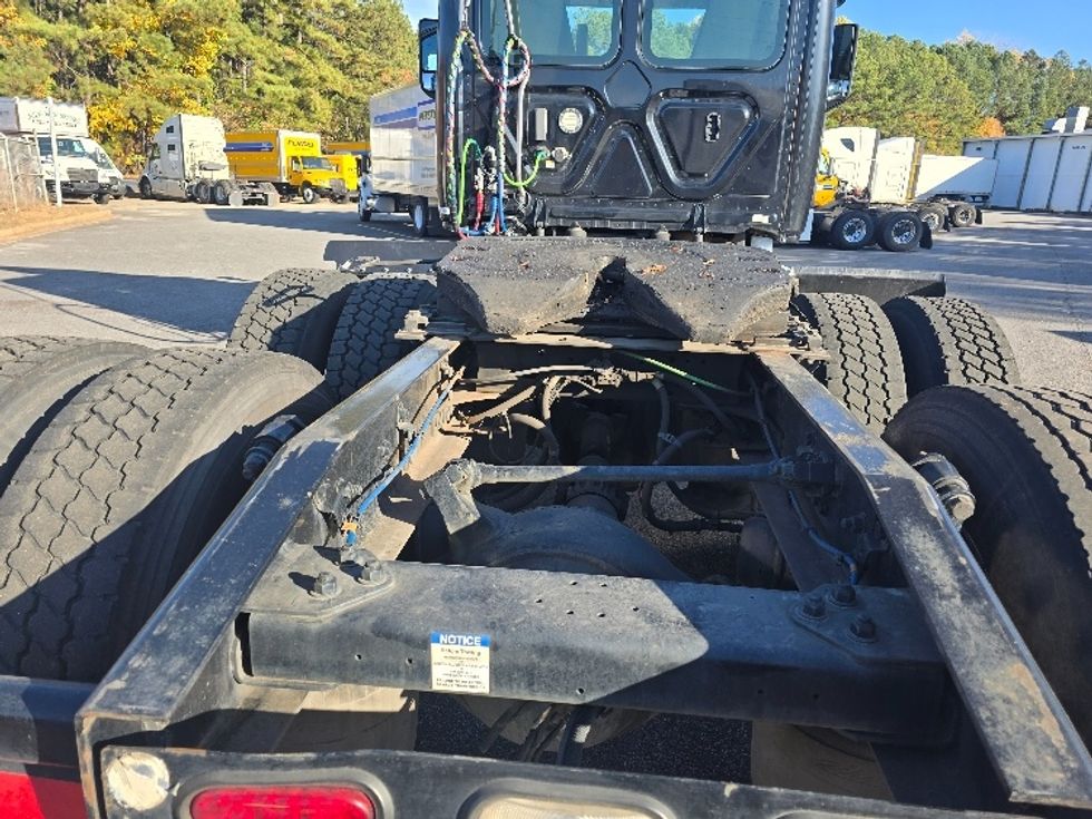 Day Cab Tractor-Heavy Duty Tractors-Freightliner-2019-T12664ST-Norcross-GA-482,379\n\t\tmiles-$ 39,000 - Image 6