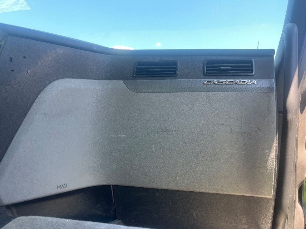 Day Cab Tractor-Heavy Duty Tractors-Freightliner-2019-T12664ST-Norcross-GA-503,103\n\t\tmiles-$ 50,000 - Image 13