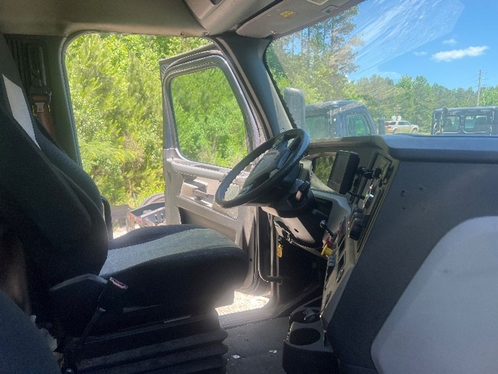 Day Cab Tractor-Heavy Duty Tractors-Freightliner-2019-T12664ST-Norcross-GA-503,103\n\t\tmiles-$ 50,000 - Image 14