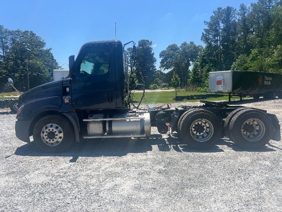 Day Cab Tractor-Heavy Duty Tractors-Freightliner-2019-T12664ST-Norcross-GA-503,103\n\t\tmiles-$ 50,000 - Image 4