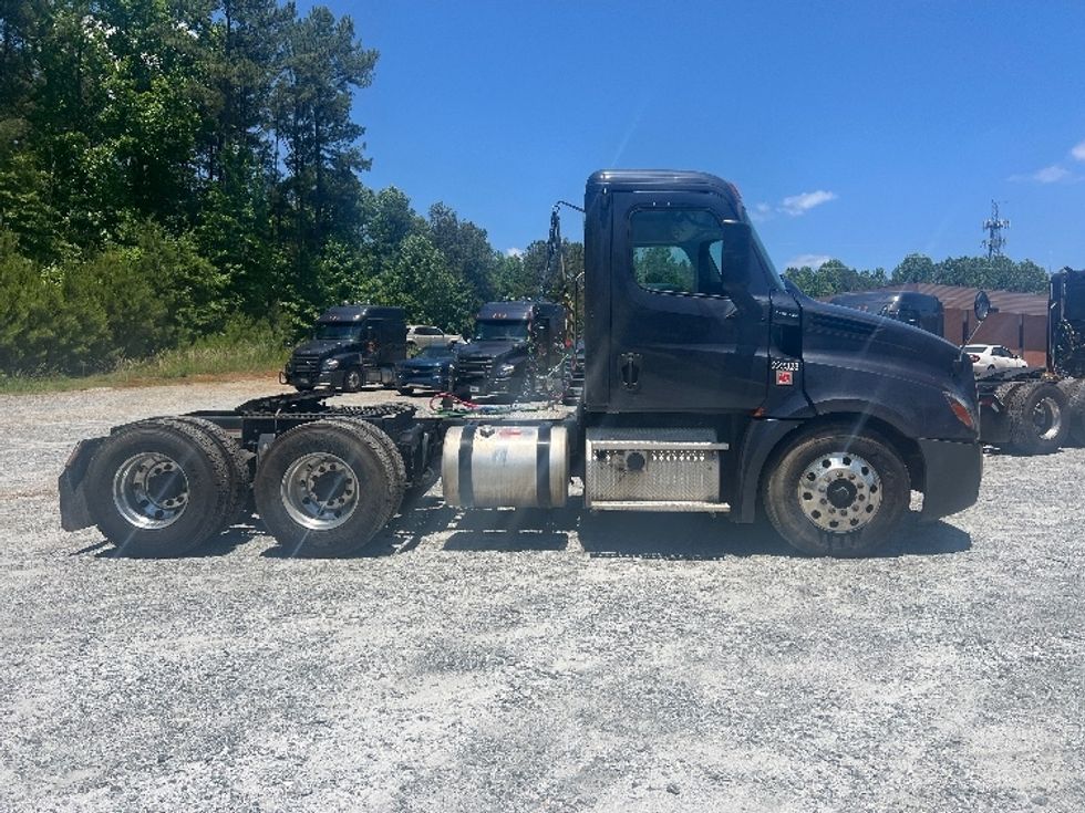 Day Cab Tractor-Heavy Duty Tractors-Freightliner-2019-T12664ST-Norcross-GA-503,103\n\t\tmiles-$ 50,000 - Image 8