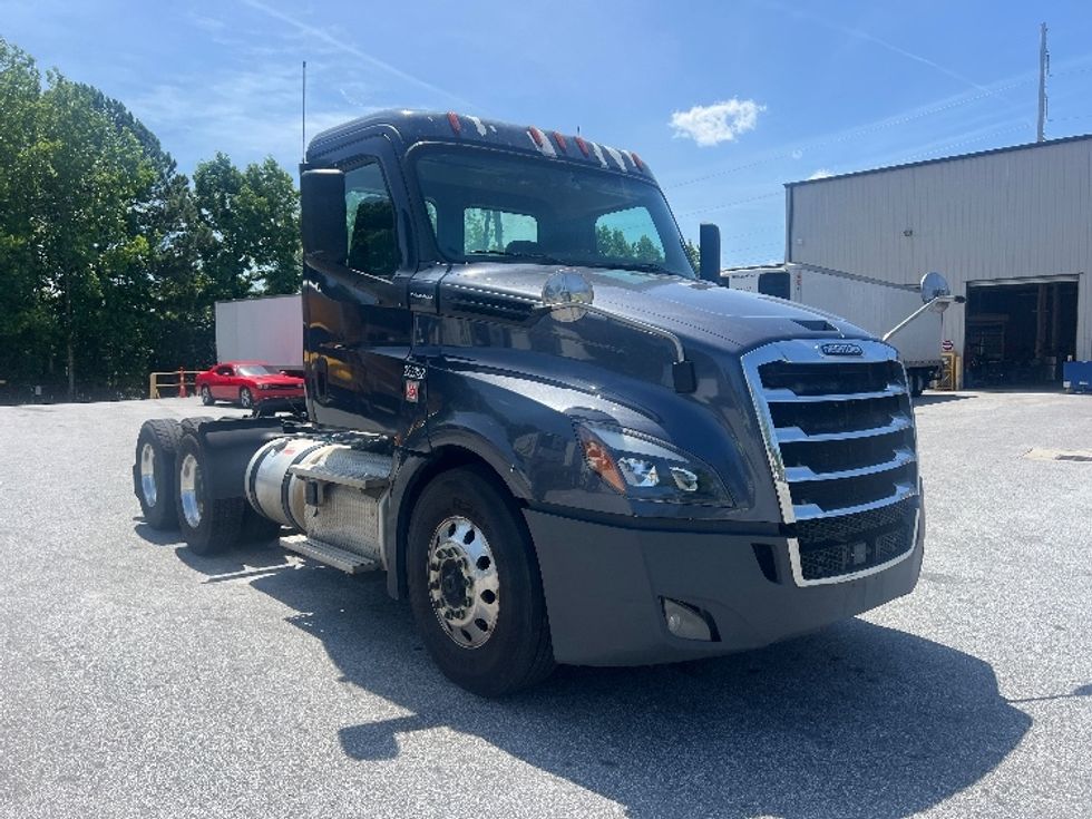 Day Cab Tractor-Heavy Duty Tractors-Freightliner-2019-T12664ST-Norcross-GA-509,166\n\t\tmiles-$ 49,500 - Image 1